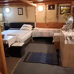 Budapest Central Apartment Δωμάτια σε οικογενειακή κατοικία *