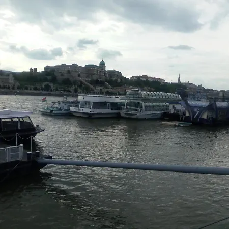 Δωμάτια σε οικογενειακή κατοικία Budapest Central Apartment *